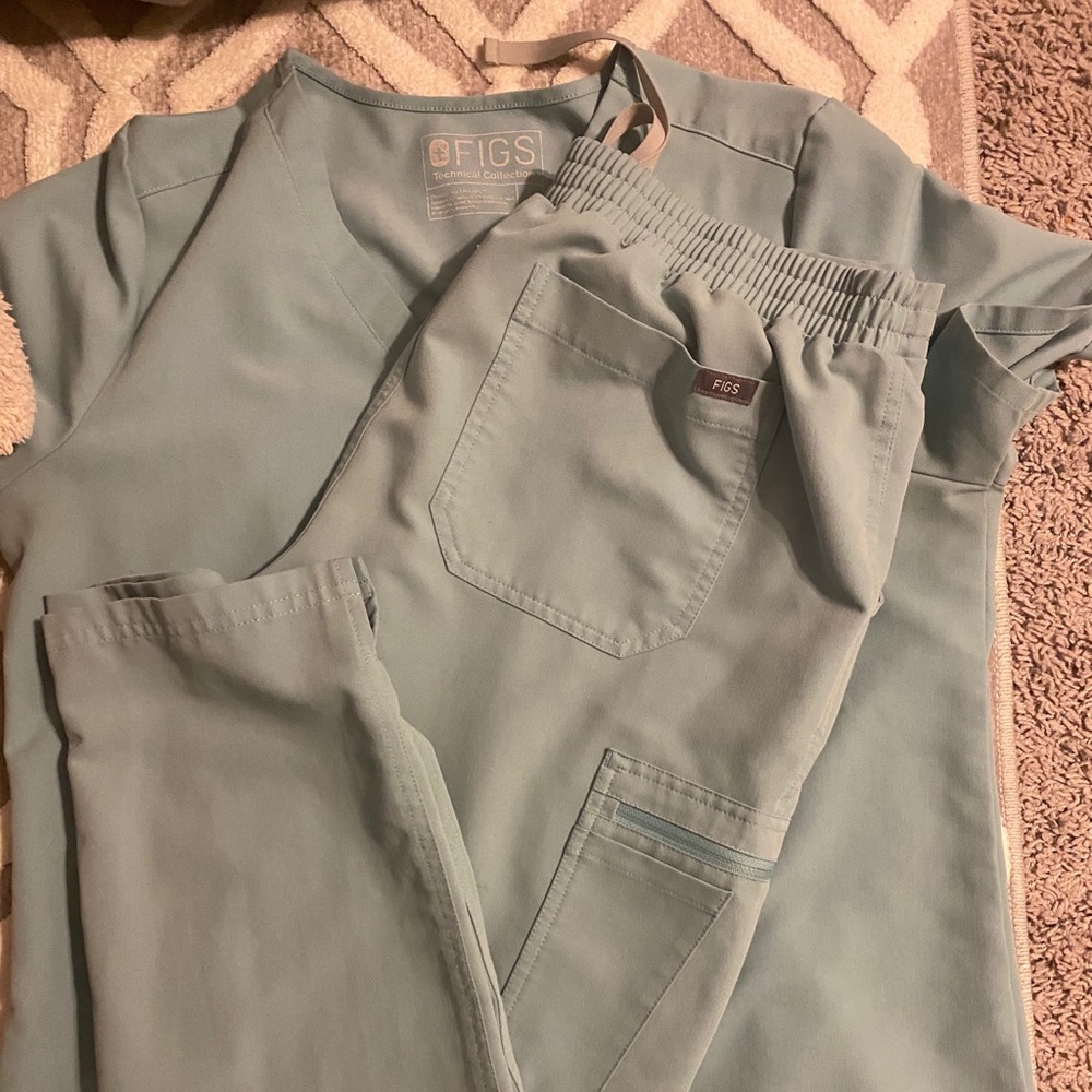 FIGS SCRUB SET